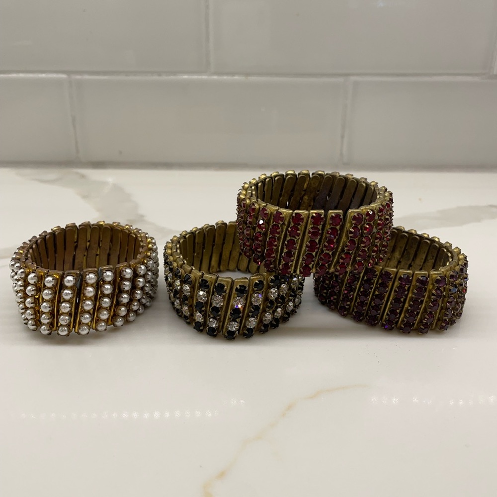 Expandable bracelets, costume jewelry. Lot of 4